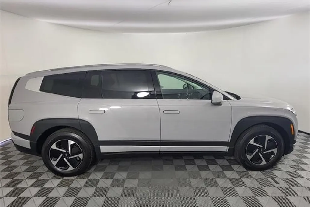 2026 Hyundai Ioniq SE photo 1
