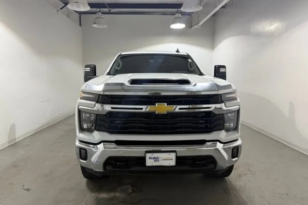 2024 Chevrolet Silverado 3500HD LT photo 1