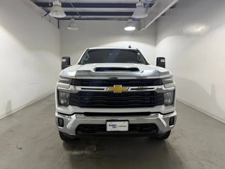 2024 Chevrolet Silverado 3500HD LT photo 1