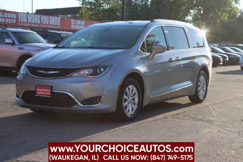 2018 Chrysler Pacifica Touring L photo 1