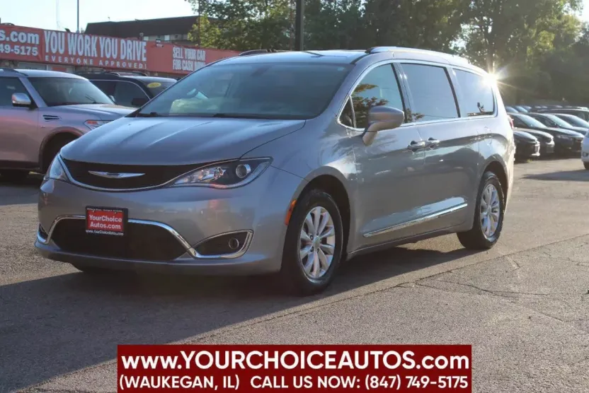 2018 Chrysler Pacifica Touring L photo 1