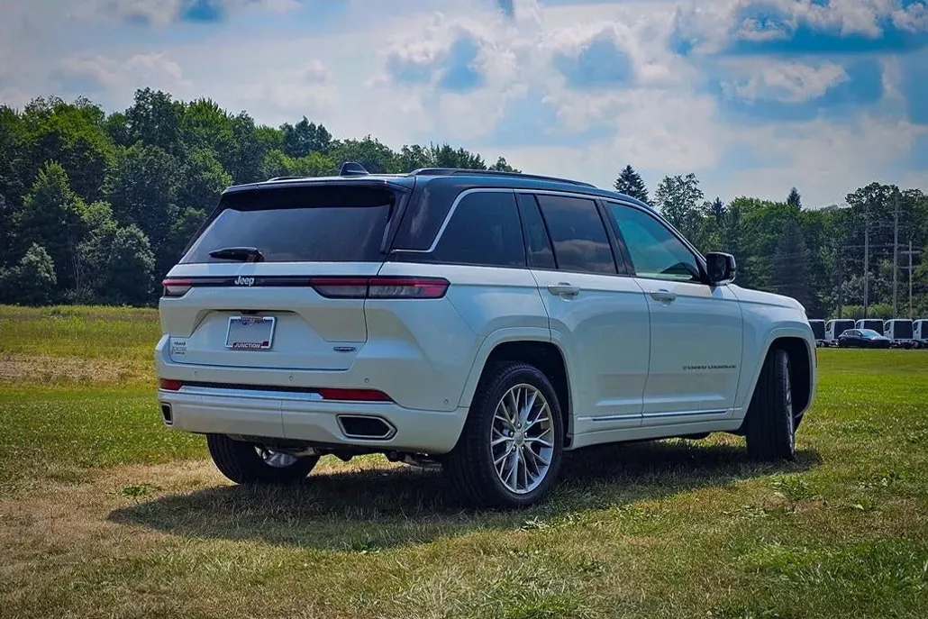 2025 Jeep Grand Cherokee Summit photo 1