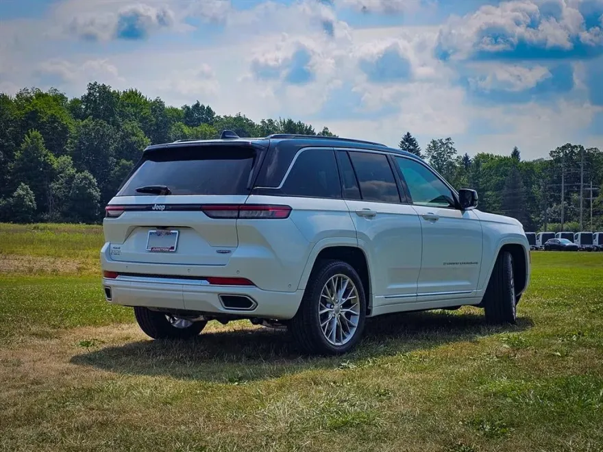 2025 Jeep Grand Cherokee Summit photo 1