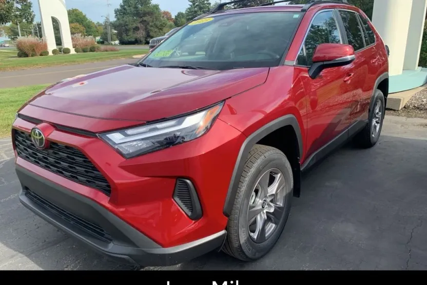 2025 Toyota RAV4 XLE photo 1