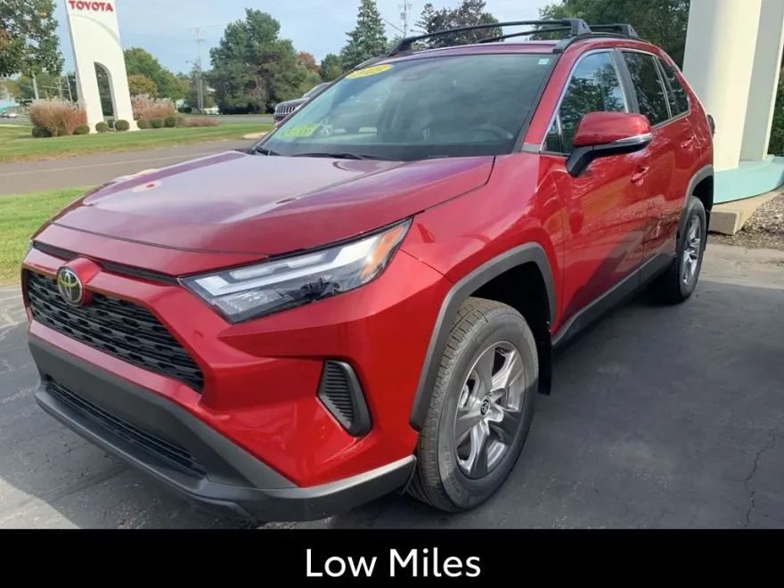 2025 Toyota RAV4 XLE photo 1