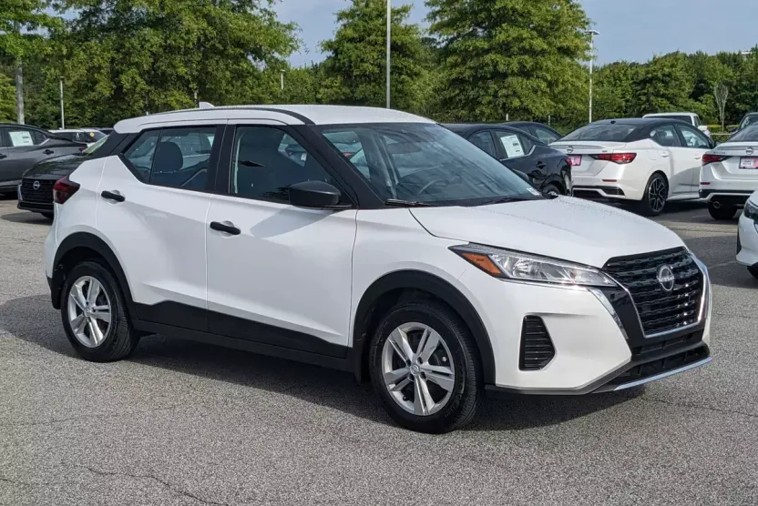 2025 Nissan Kicks Play S photo 1