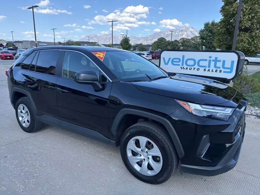 2024 Toyota RAV4 LE photo 1