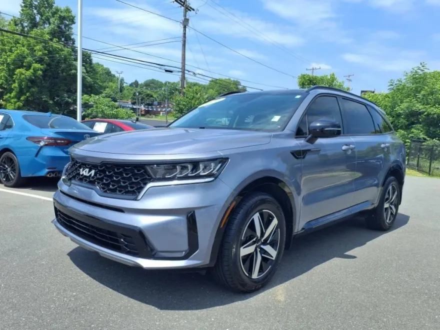 2023 Kia Sorento S photo 1