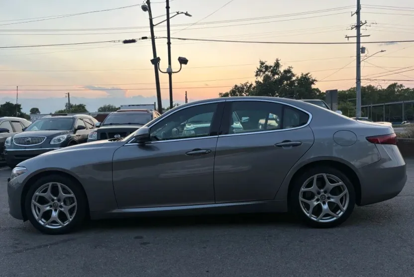 2018 Alfa Romeo Giulia Ti photo 1