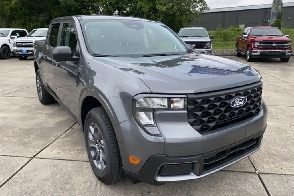 2025 Ford Maverick XLT photo 1