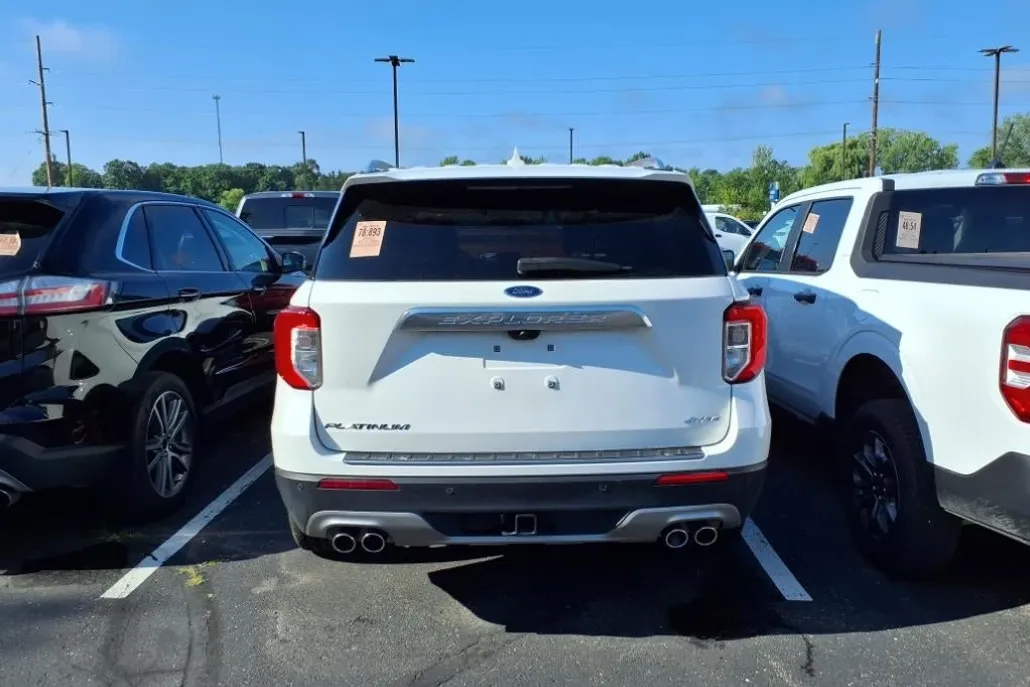 2022 Ford Explorer Platinum photo 1