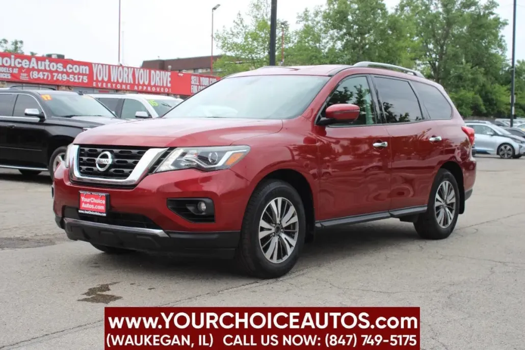 2017 Nissan Pathfinder SV photo 1