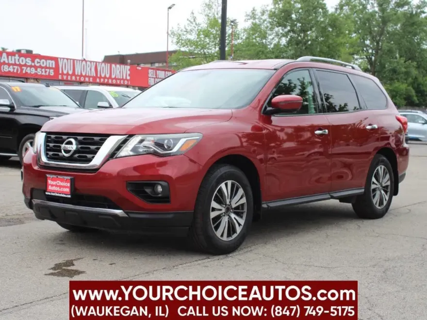 2017 Nissan Pathfinder SV photo 1