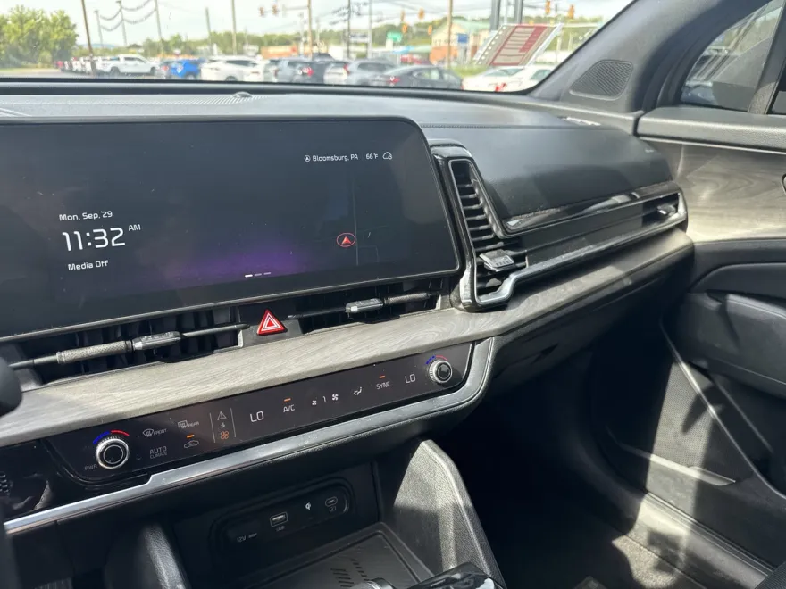 2024 Kia Sportage X-Line photo 1