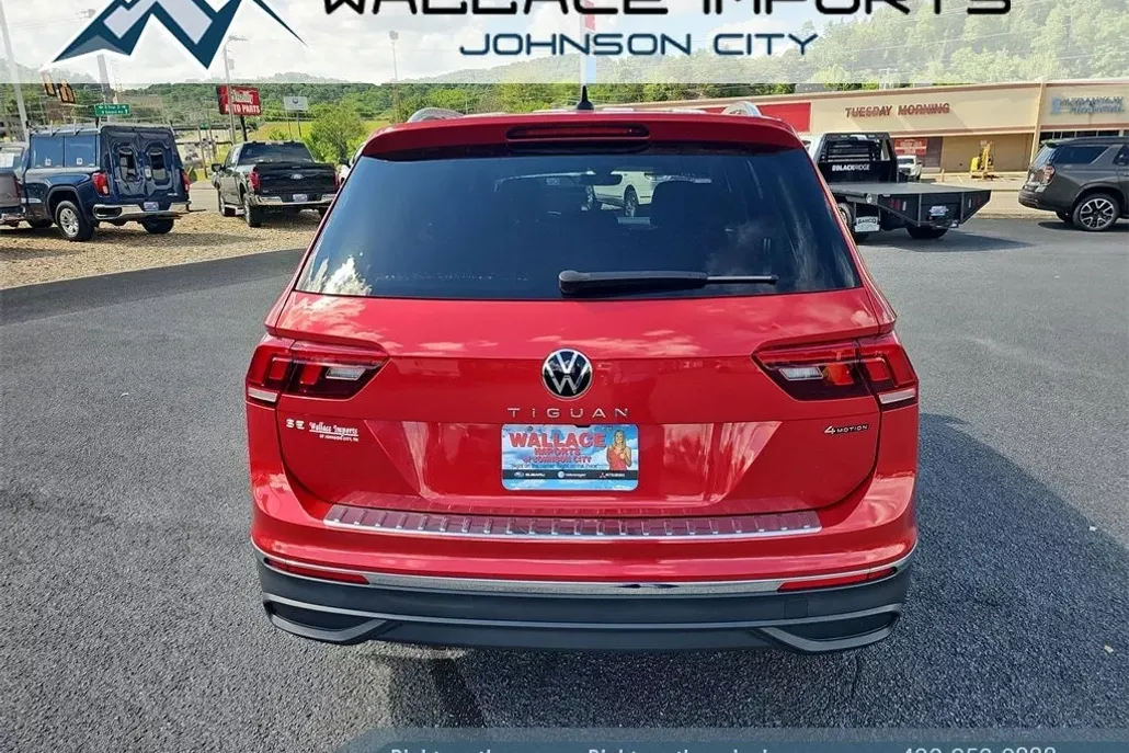 2022 Volkswagen Tiguan SE photo 1