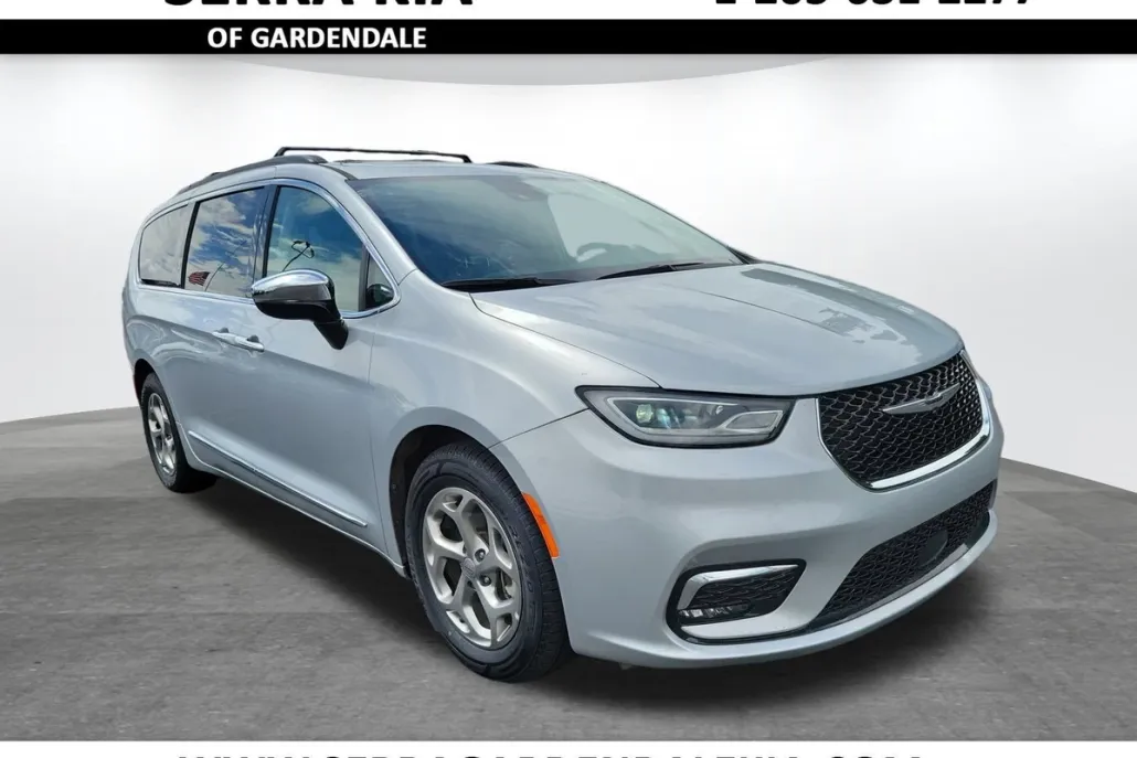 2023 Chrysler Pacifica Limited photo 1