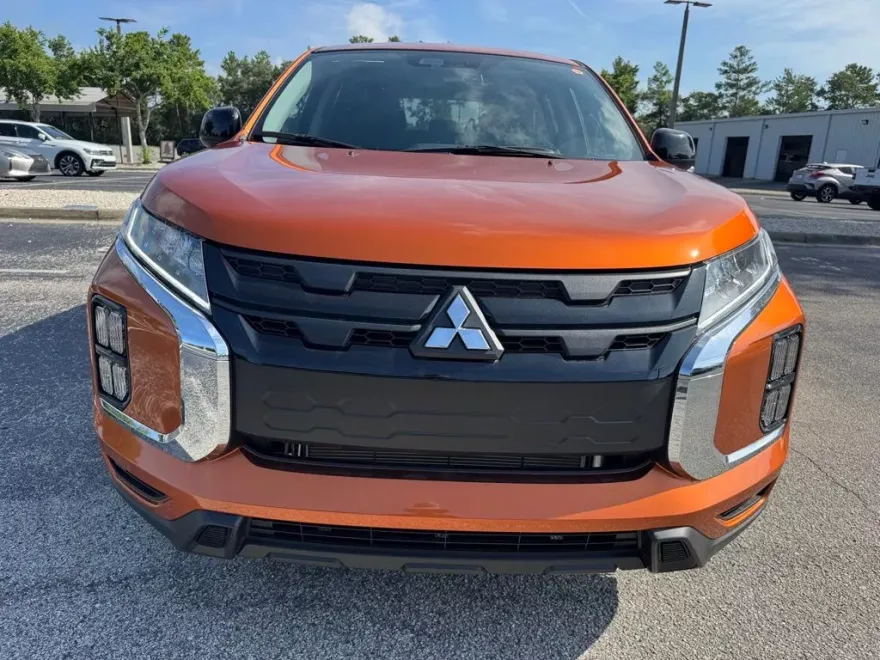 2025 Mitsubishi Outlander Sport LE photo 1