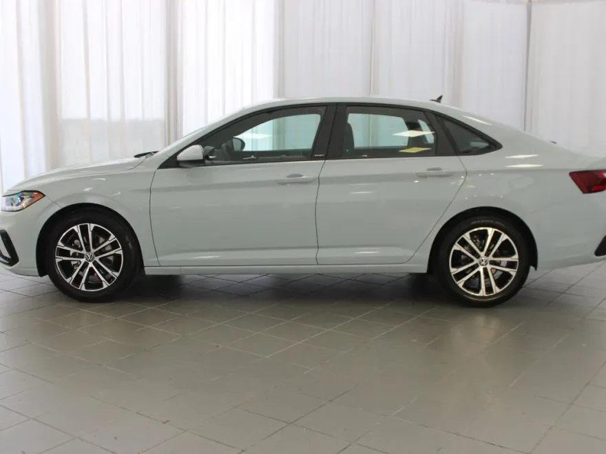 2026 Volkswagen Jetta Sport photo 1
