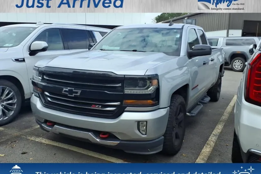 2017 Chevrolet Silverado 1500 LT photo 1