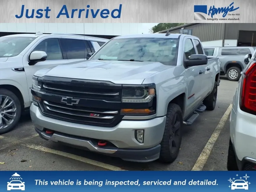 2017 Chevrolet Silverado 1500 LT photo 1