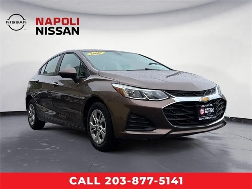 2019 Chevrolet Cruze LS photo 1