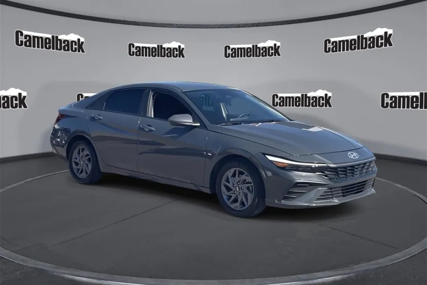 2024 Hyundai Elantra SEL photo 1