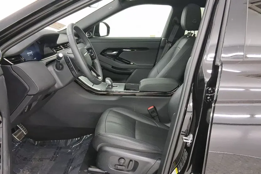 2025 Land Rover Range Rover Evoque Dynamic SE photo 1