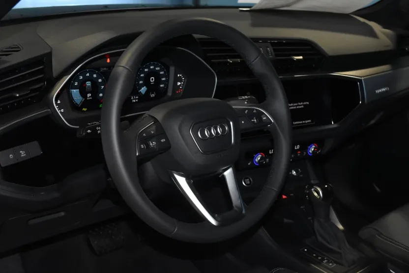 2025 Audi Q3 45 TFSI S line Premium photo 1
