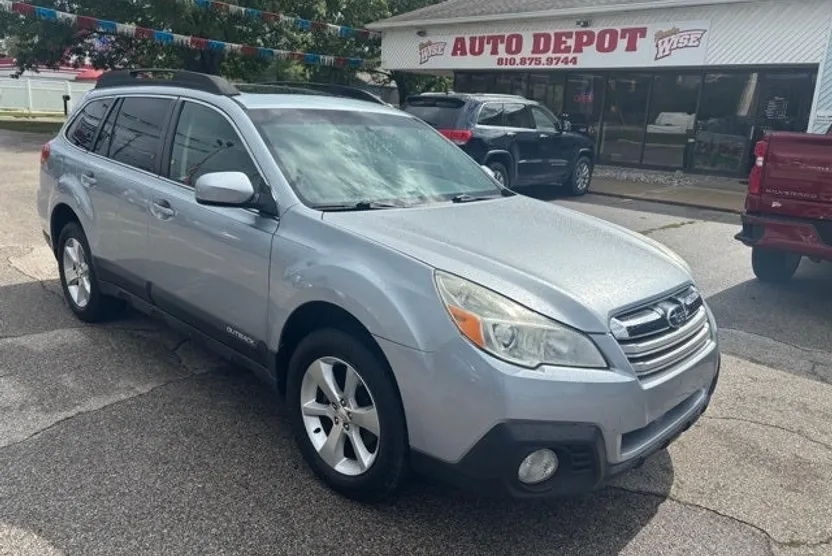 2013 Subaru Outback 2.5i Limited photo 1
