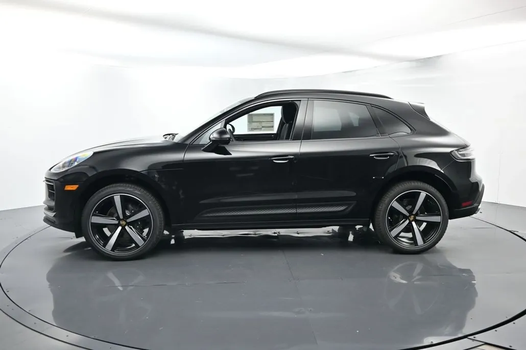 2026 Porsche Macan T photo 1