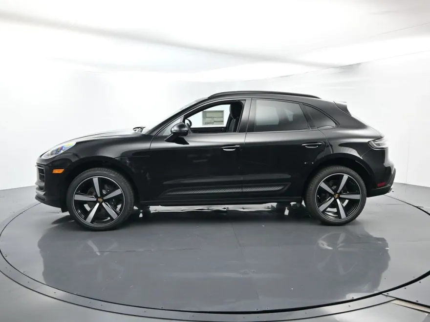 2026 Porsche Macan T photo 1