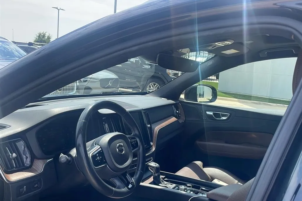 2020 Volvo XC60 Inscription photo 1