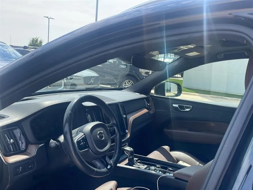 2020 Volvo XC60 Inscription photo 1