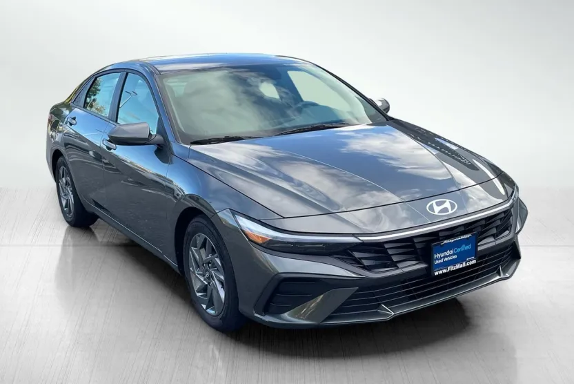 2024 Hyundai Elantra SEL photo 1