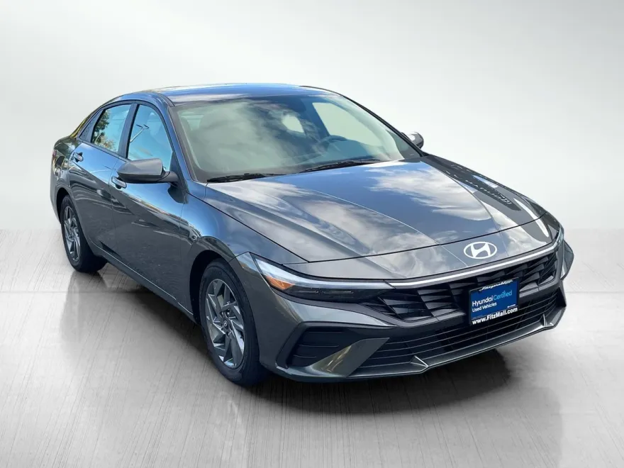 2024 Hyundai Elantra SEL photo 1