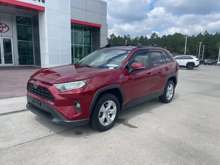 2019 Toyota RAV4 XLE photo 1