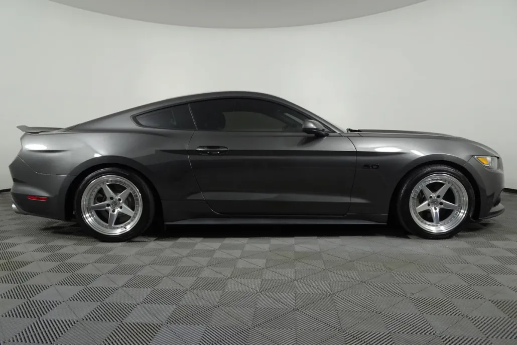 2016 Ford Mustang GT photo 1