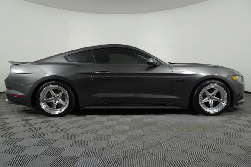 2016 Ford Mustang GT photo 1