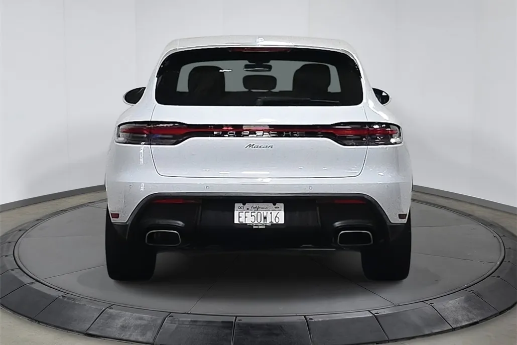 2024 Porsche Macan photo 1
