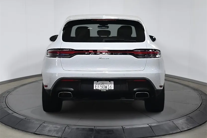 2024 Porsche Macan photo 1