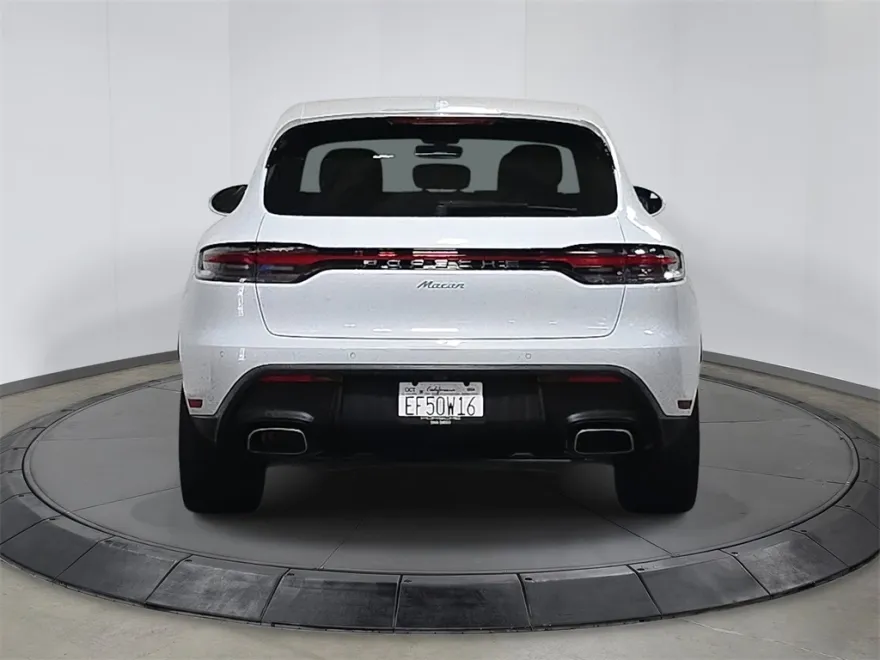 2024 Porsche Macan photo 1