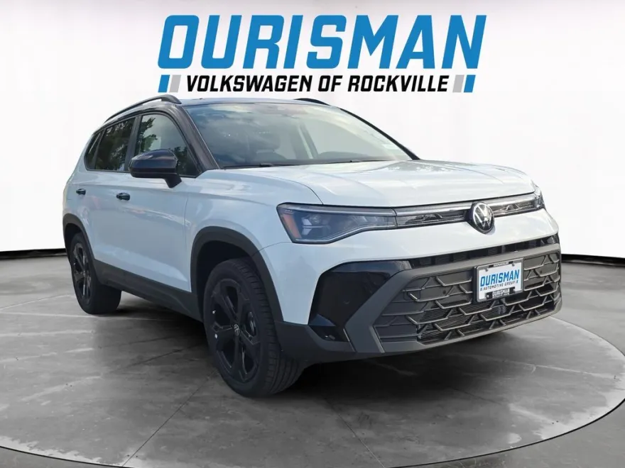 2025 Volkswagen Taos SE photo 1