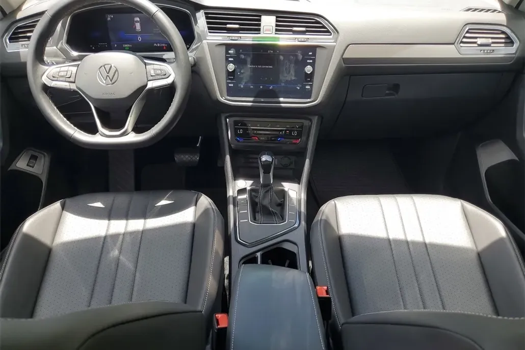 2022 Volkswagen Tiguan SE photo 1