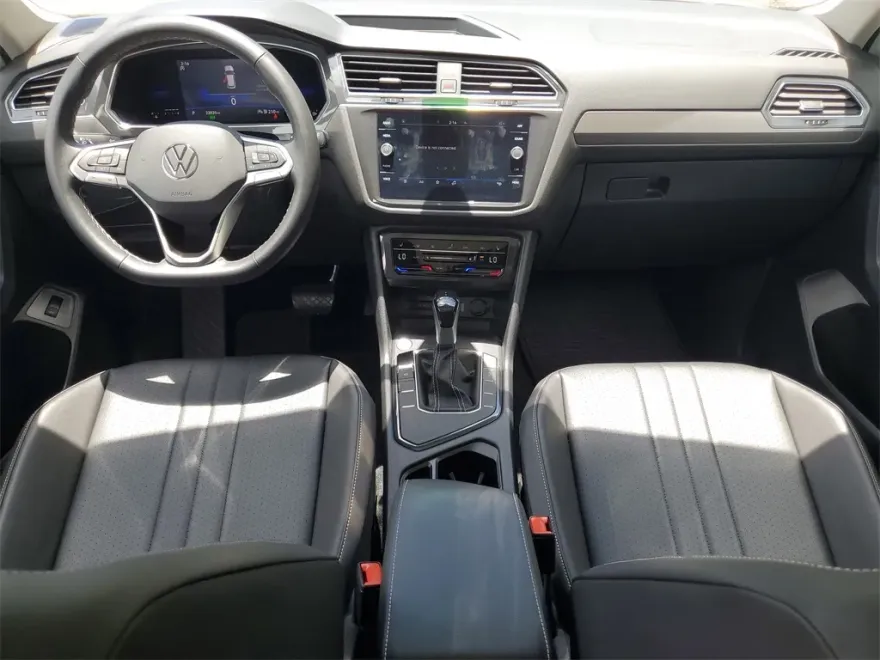 2022 Volkswagen Tiguan SE photo 1