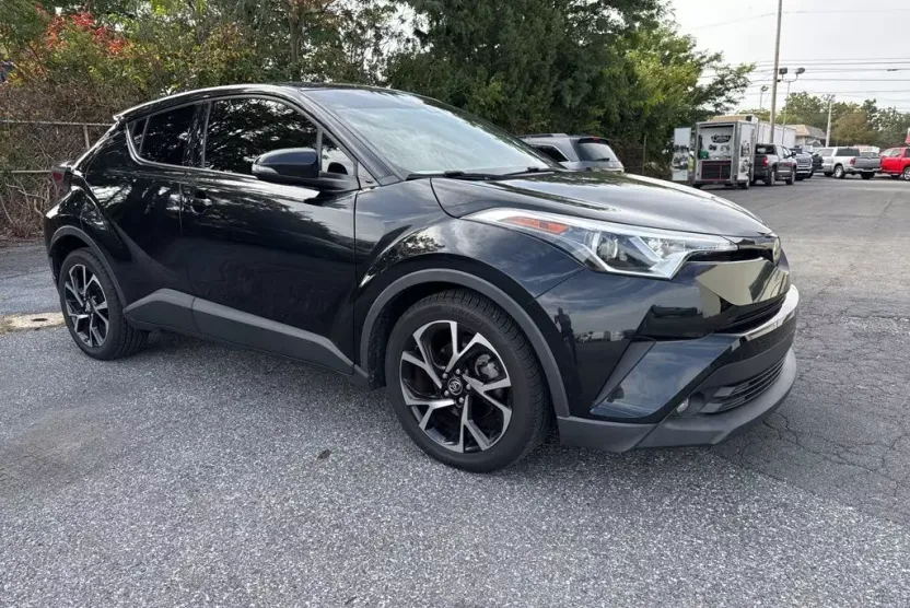 2019 Toyota C-HR Limited photo 1