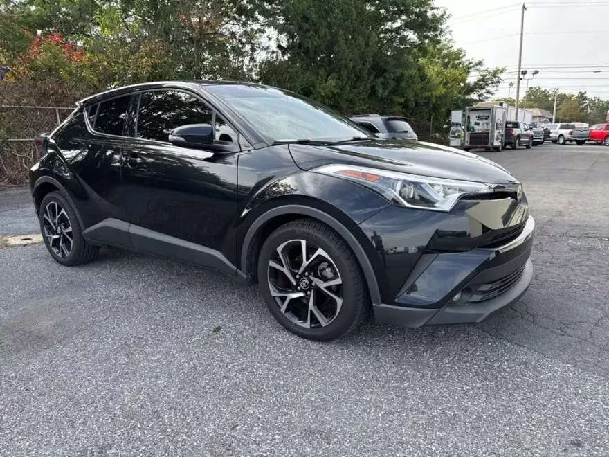 2019 Toyota C-HR Limited photo 1