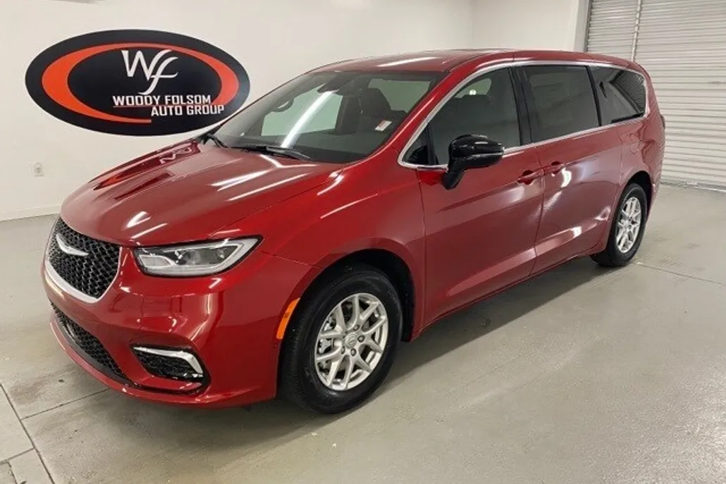 2025 Chrysler Pacifica photo 1