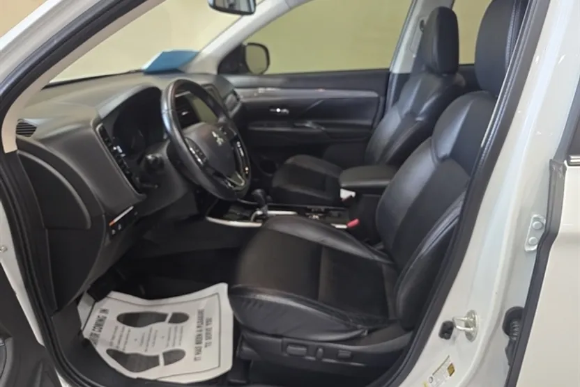 2020 Mitsubishi Outlander SEL photo 1