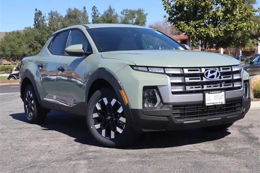 2025 Hyundai Santa Cruz SE photo 1