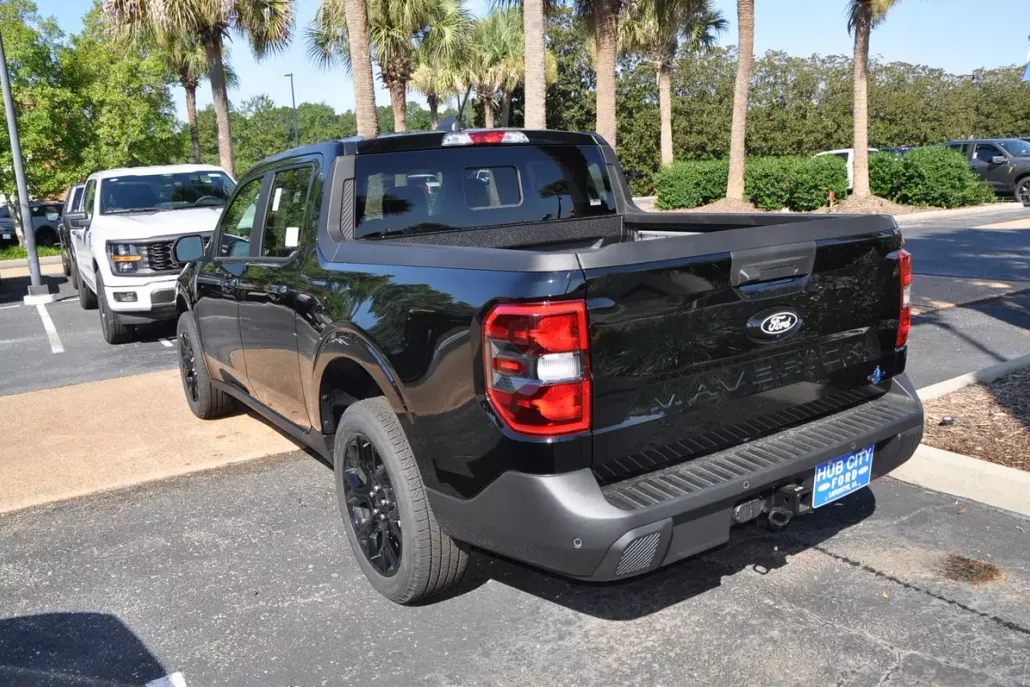 2025 Ford Maverick Lariat photo 1